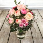 Strauß mit rosa Rosen