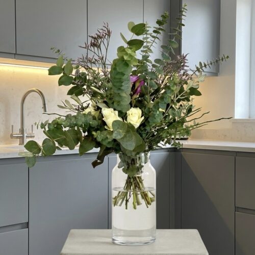 Glücksbringer Strauß mit Eukalyptus und Rosen