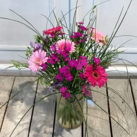 Sommerstrauß mit Rosen und Gerbera