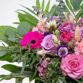 flieder farbender Strauß